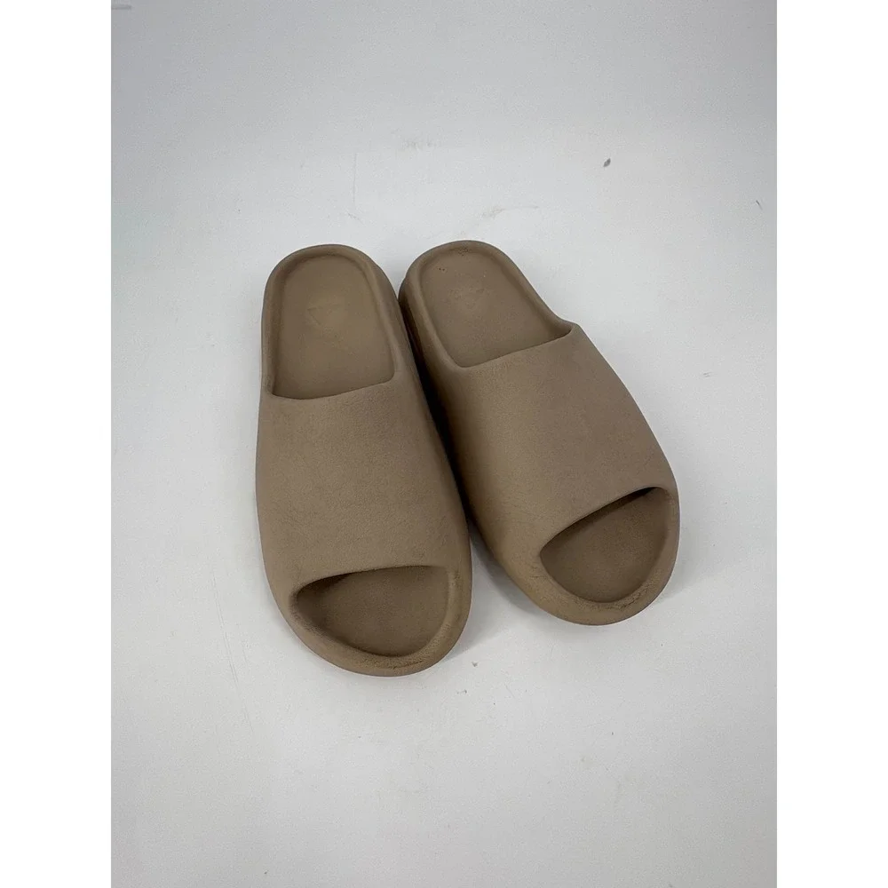 Adidas Yeezy Slides in the Earth Brown Size 11